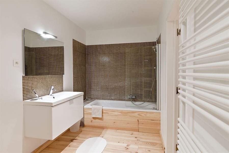Designer furnished apartment in perfect condition