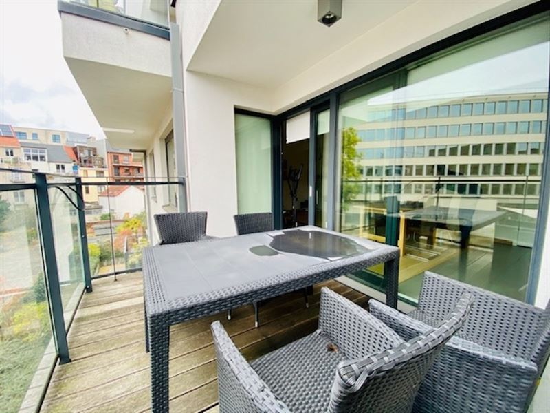 App + terrasse au calme dans intérieur ilot.