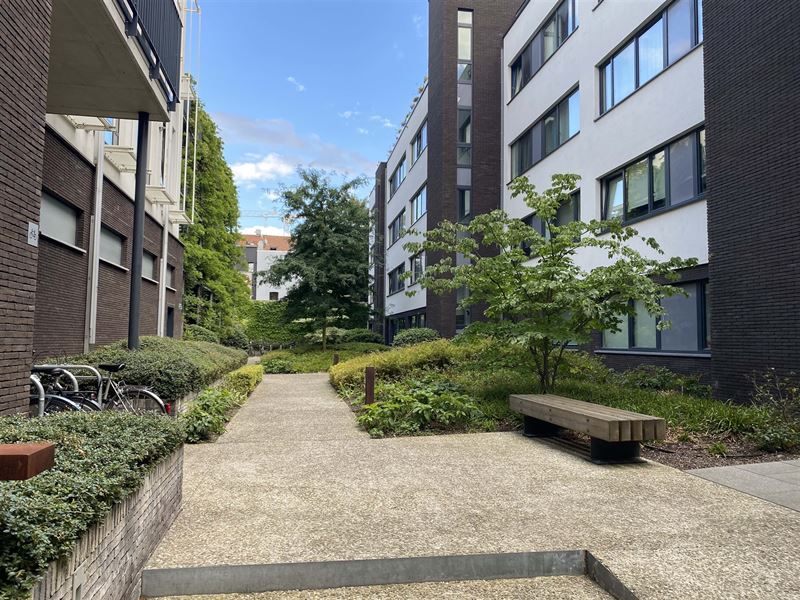 App + terrasse au calme dans intérieur ilot.