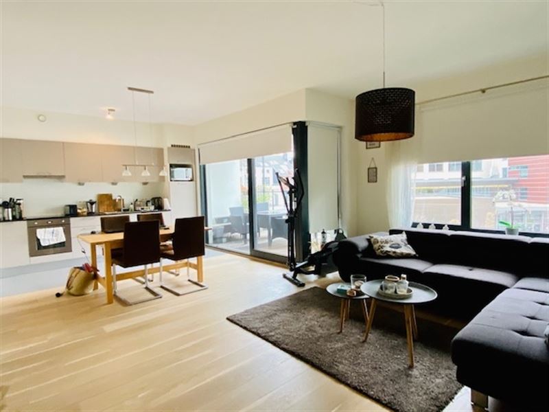 App + terrasse au calme dans intérieur ilot.