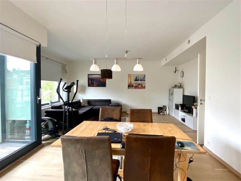App + terrasse au calme dans intérieur ilot.