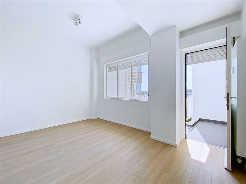 Louise nabij het Terkamerenbos. Prachtig klasse appartement volledig gerenoveerd in een hedendaagse stijl.