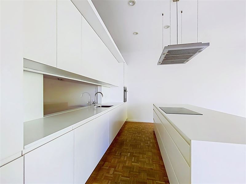 Louise nabij het Terkamerenbos. Prachtig klasse appartement volledig gerenoveerd in een hedendaagse stijl.