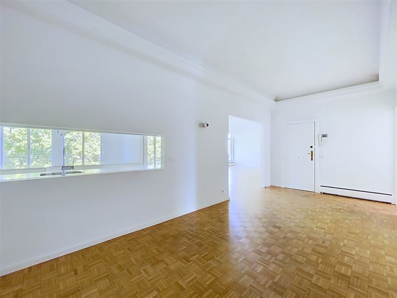 Louise nabij het Terkamerenbos. Prachtig klasse appartement volledig gerenoveerd in een hedendaagse stijl.