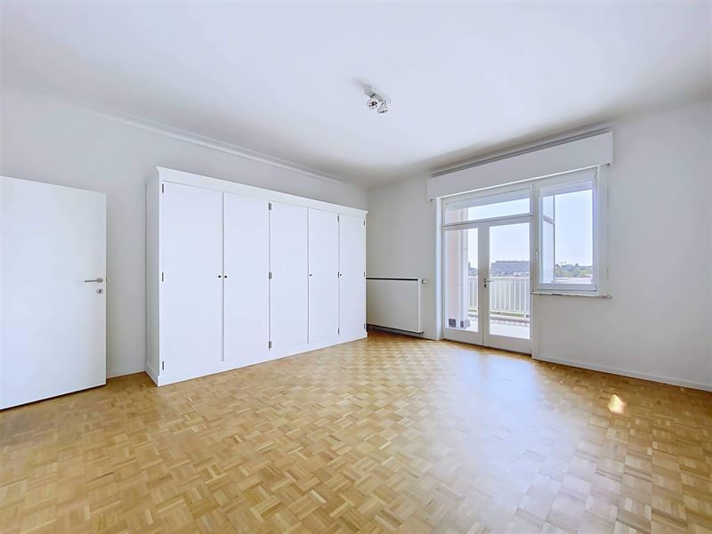 Louise nabij het Terkamerenbos. Prachtig klasse appartement volledig gerenoveerd in een hedendaagse stijl.