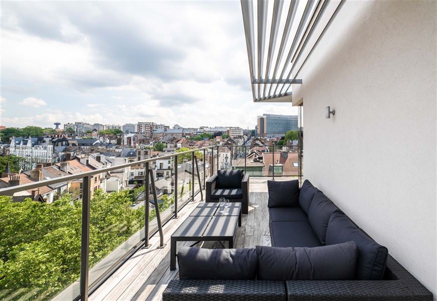 High standard furnished penthouse in the heart of the European area