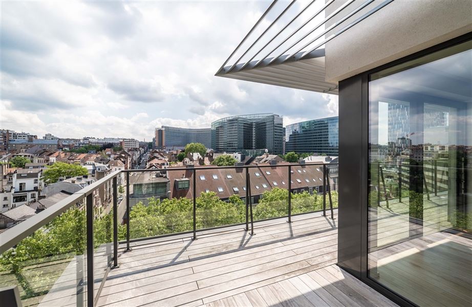 High standard furnished penthouse in the heart of the European area