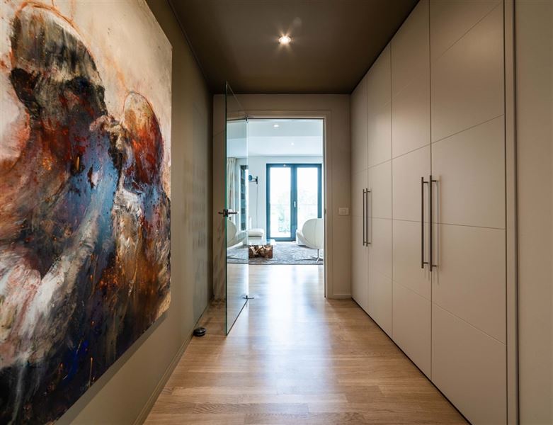 High standard furnished penthouse in the heart of the European area