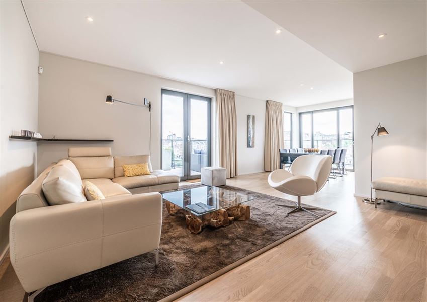 High standard furnished penthouse in the heart of the European area