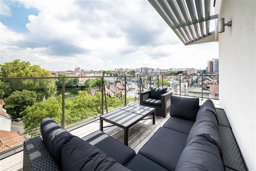 High standard furnished penthouse in the heart of the European area