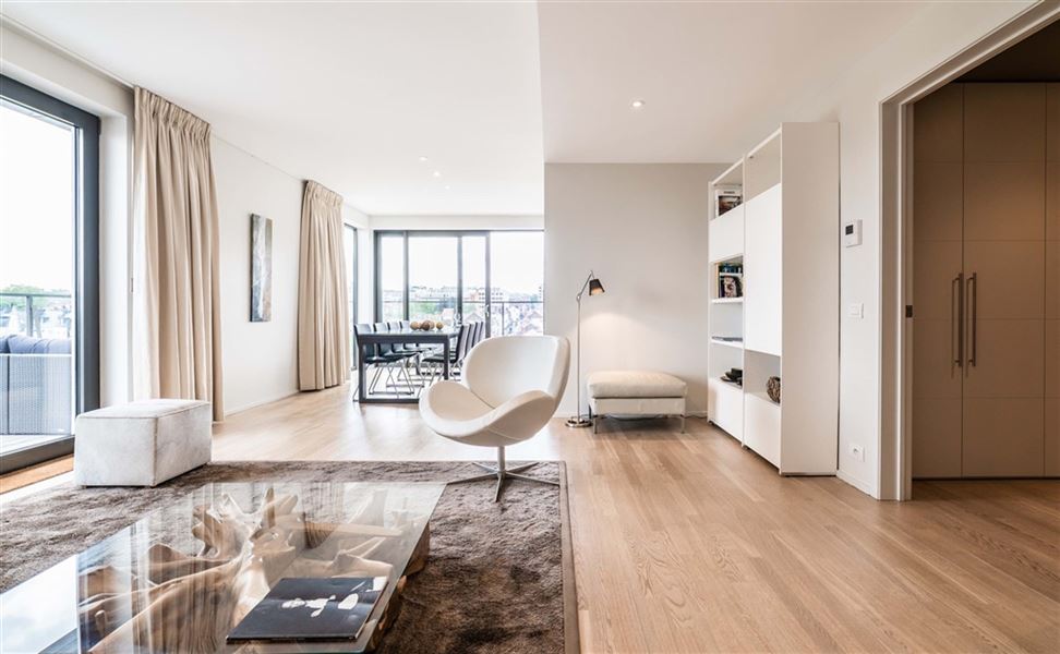 High standard furnished penthouse in the heart of the European area