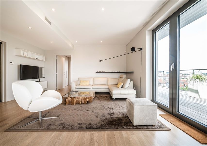 High standard furnished penthouse in the heart of the European area