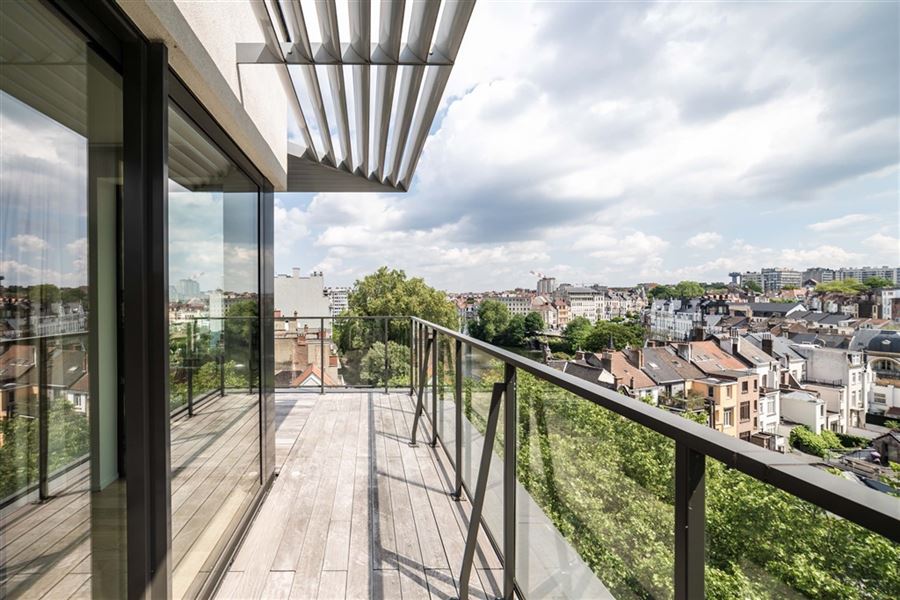 High standard furnished penthouse in the heart of the European area