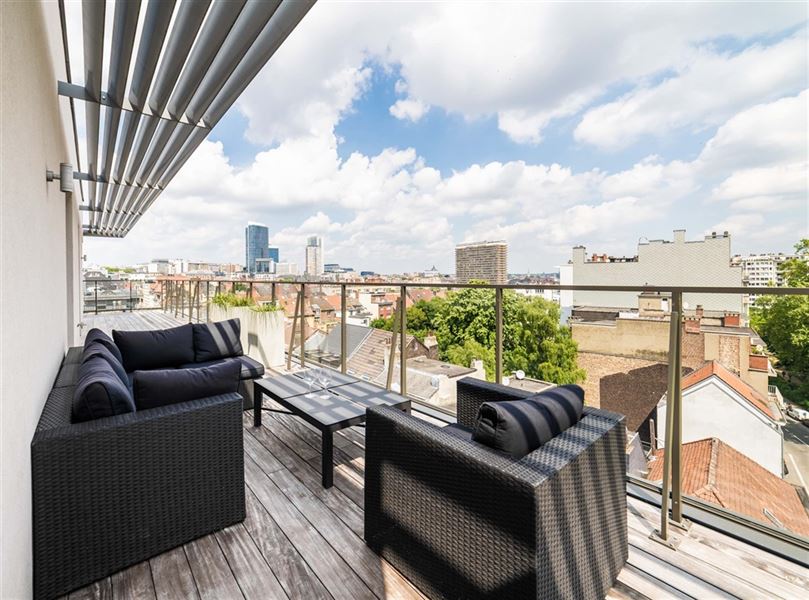 High standard furnished penthouse in the heart of the European area