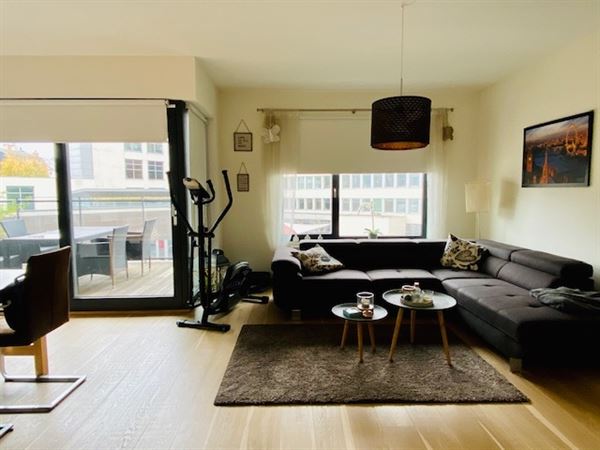 App + terrasse au calme dans intérieur ilot.