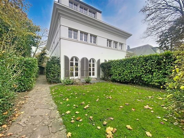 Villa 3 façades dans quartier calme