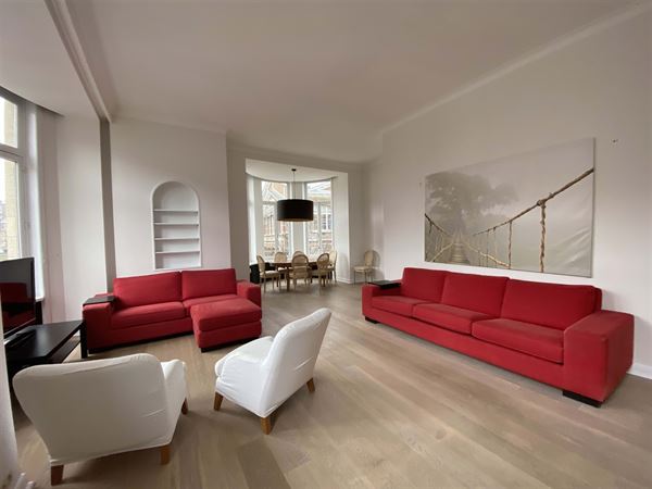 Gerenoveerd ongemeubeld duplex vlakbij de Elsene vijvers