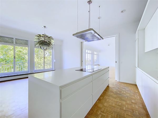 Louise near Bois de la Cambre. Splendid high standing apartement totally renovated in a modern style