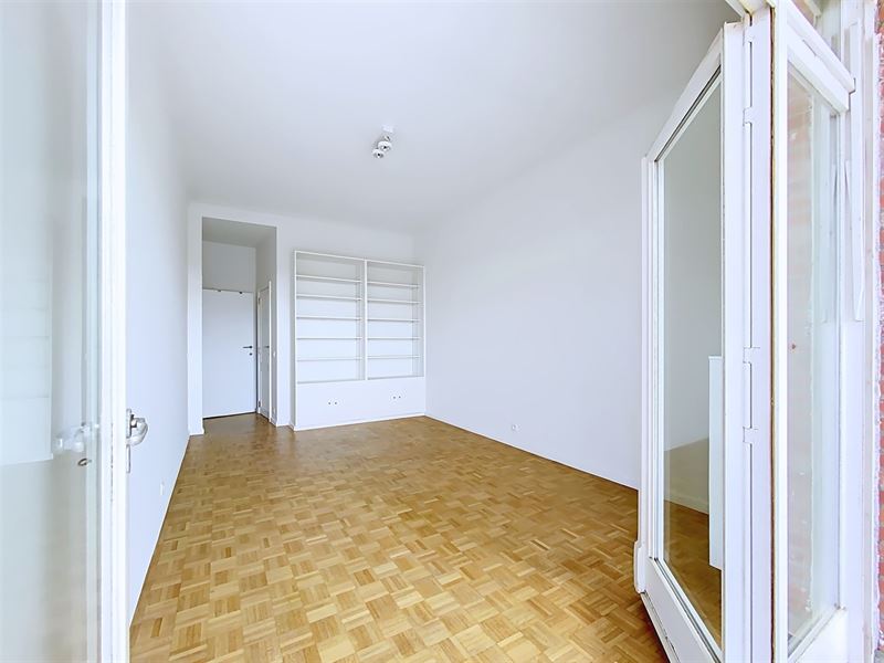 Louise nabij het Terkamerenbos. Prachtig klasse appartement volledig gerenoveerd in een hedendaagse stijl.