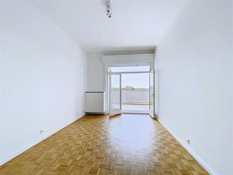 Louise nabij het Terkamerenbos. Prachtig klasse appartement volledig gerenoveerd in een hedendaagse stijl.