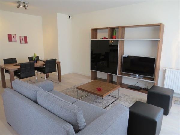 Gemeubeld modern appartement nabij EU