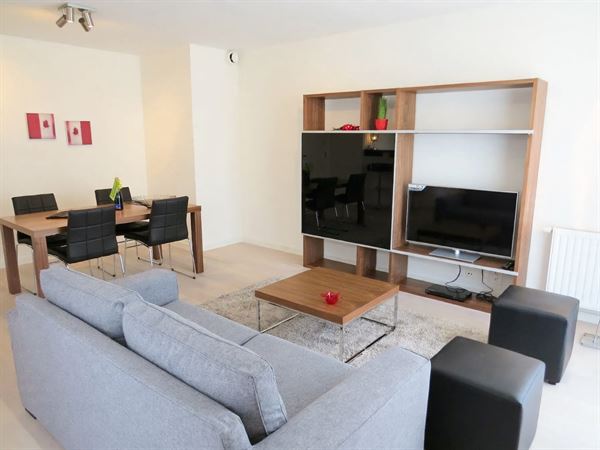 Gemeubeld modern appartement nabij EU