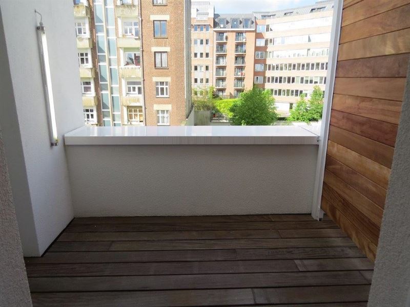 Gemeubeld modern appartement nabij EU