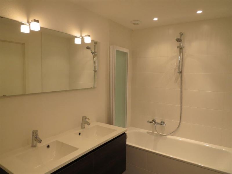Gemeubeld modern appartement nabij EU