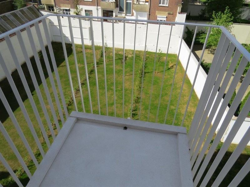 Gemeubeld modern appartement nabij EU