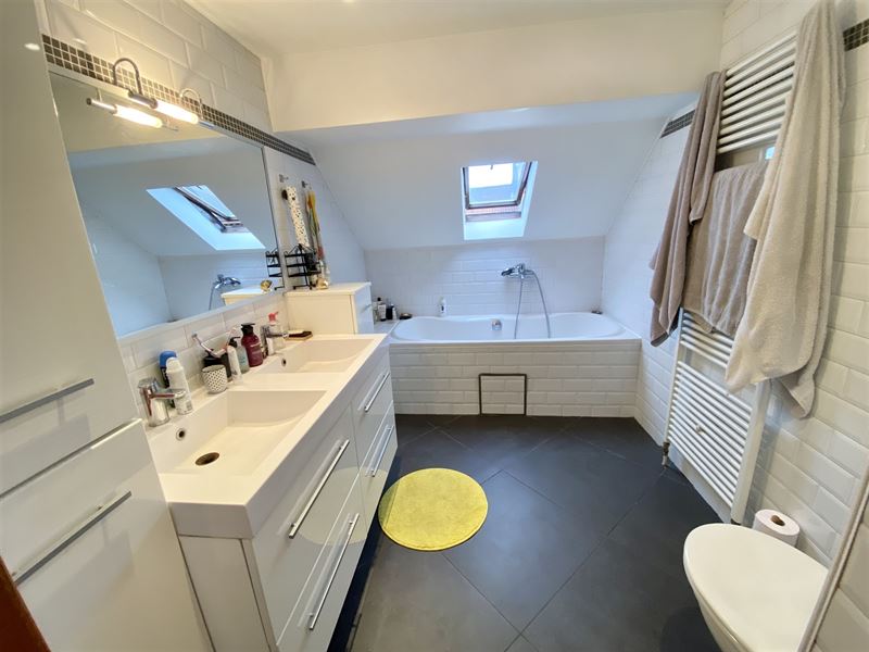 Helder gemeubeld appartement