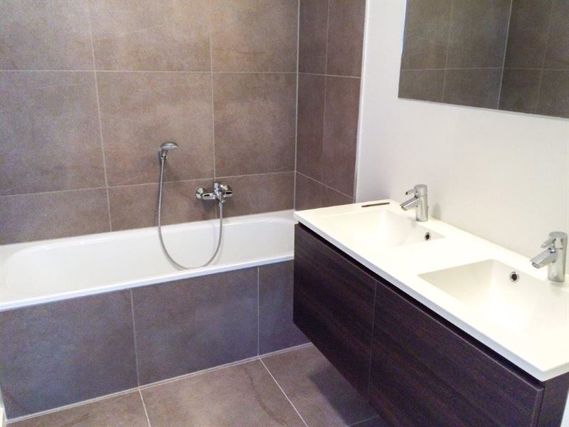 Appartement rez de chaussée meublé près d l'UE