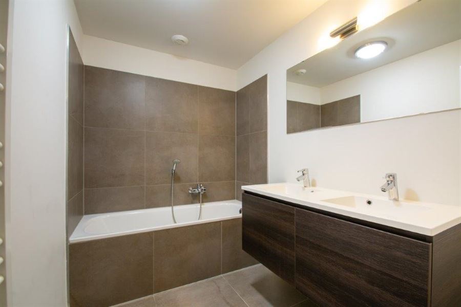 Appartement rez de chaussée meublé près d l'UE