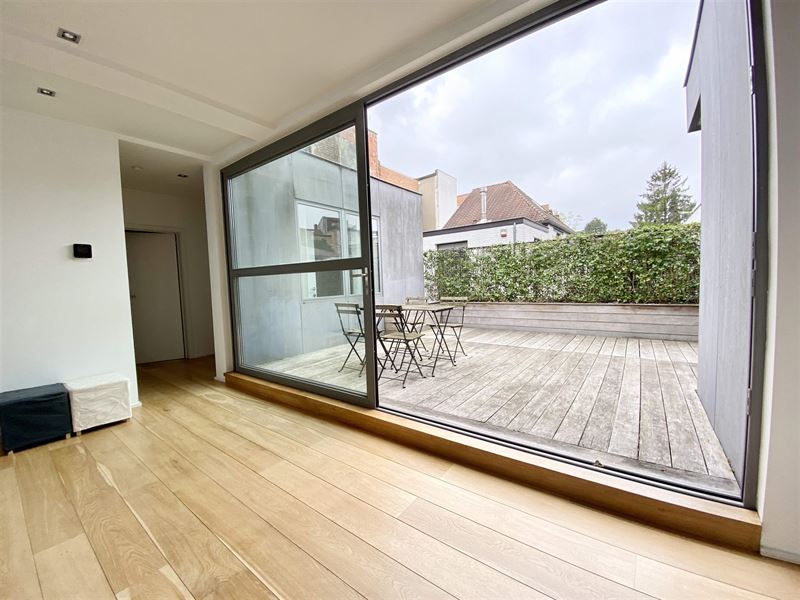 Zeer mooie gemeubileerde flat met terras