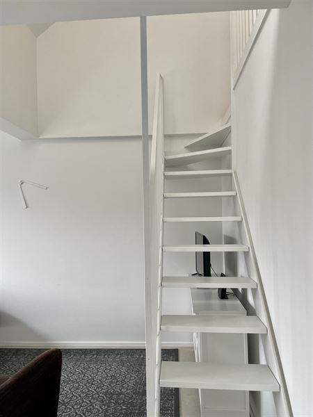 Furnished apartment a stone's throw from EU