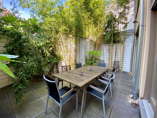 Bureel volledig gerenoveerd tegenover park Tenbosch