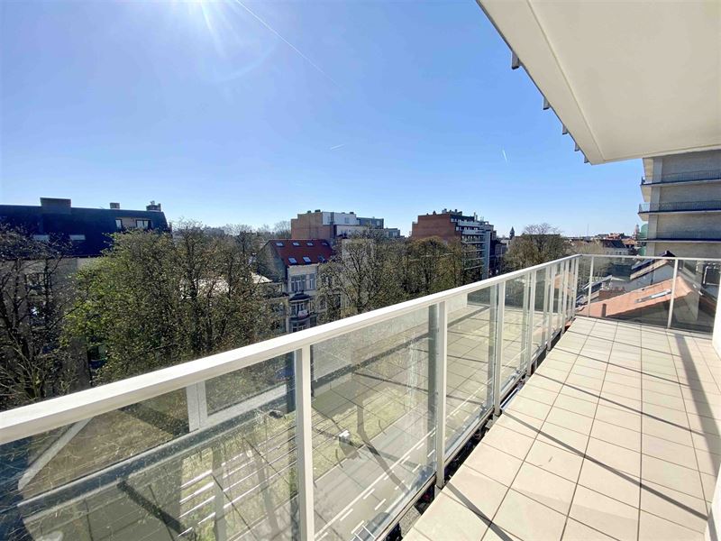 Licht 3 slaapkamers met terras.