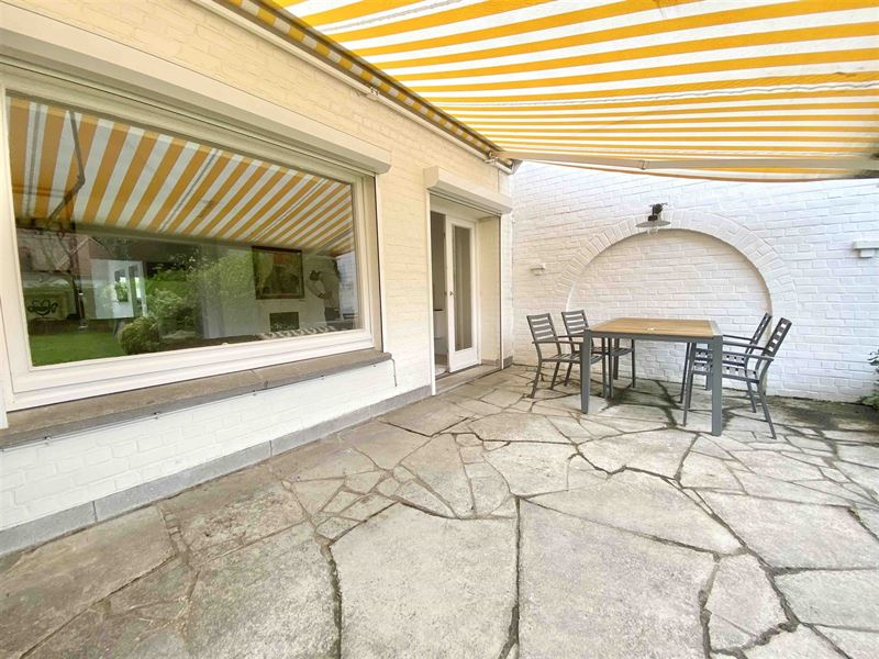 Zeer fraaie lichte 3-gevel villa met tuin
