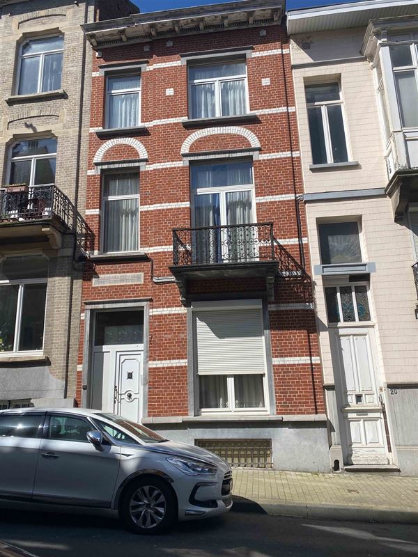 Woning met 4 slaapkamers en tuin.