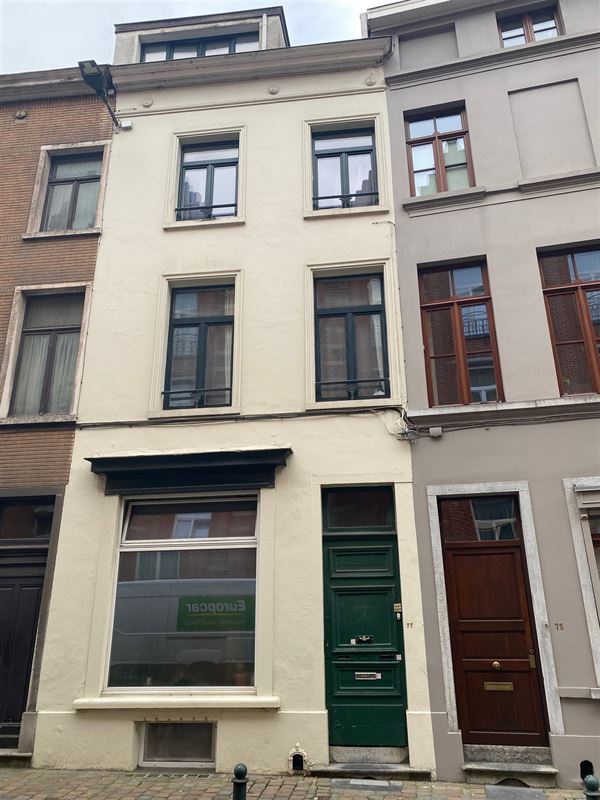 Appartementenhuis met 4 wooneenheden nabij Louise