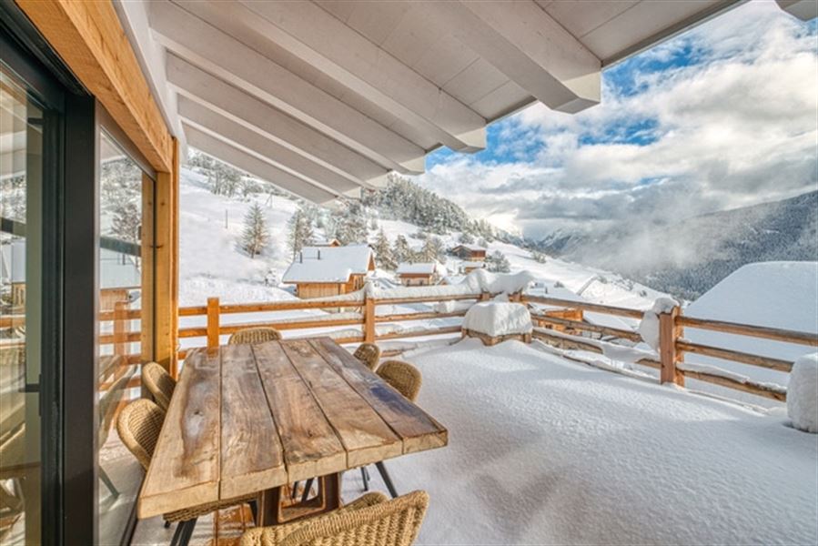 Fabulous 3 bedroom chalet with large terrace