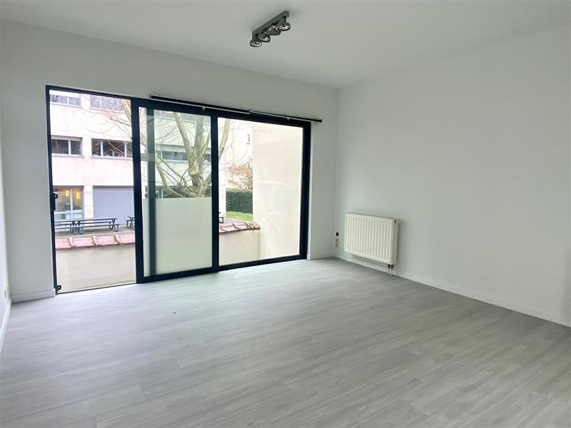 Licht 132m2 duplex in achterhuis 