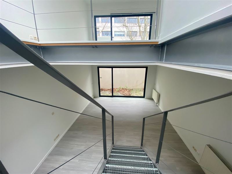 Licht 132m2 duplex in achterhuis 