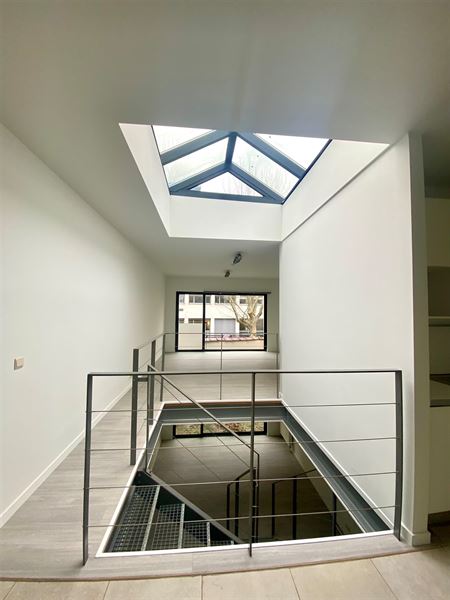 Licht 132m2 duplex in achterhuis 