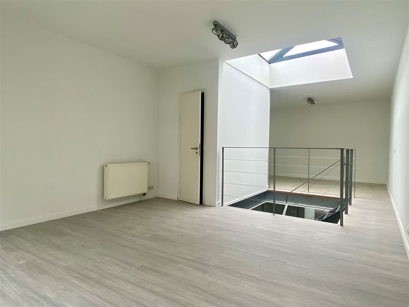 Licht 132m2 duplex in achterhuis 