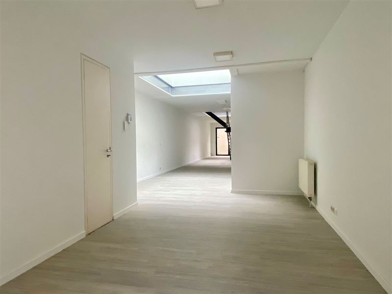 Licht 132m2 duplex in achterhuis 