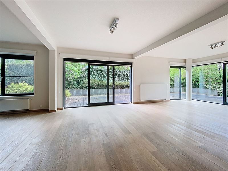 App. dans immeuble arrière au calme avec terr. de 50m2