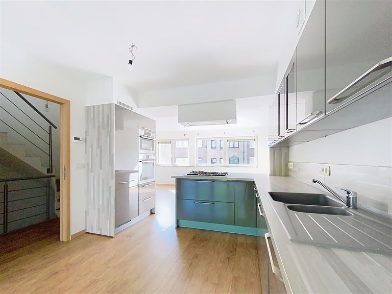 Two-story house PEB B