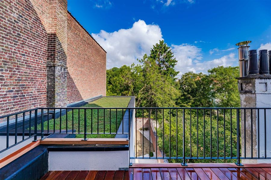 Furnished triplex near Châtelain