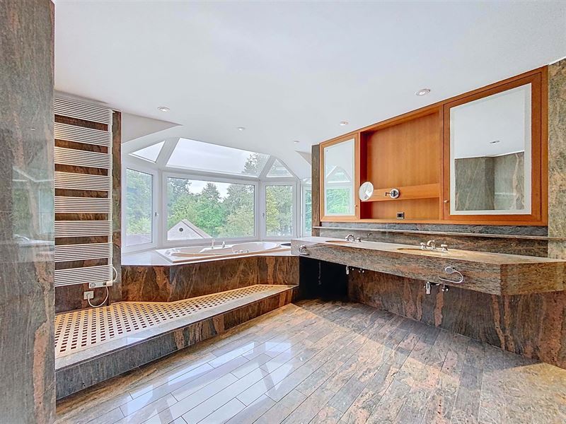 Prince Orange spacious 6 bedroom villa with swimming pool