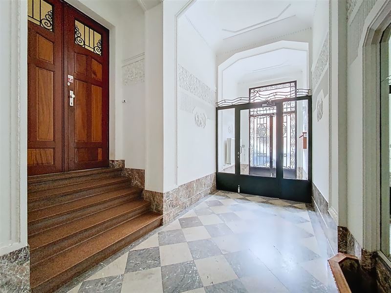 Pl. Brugmann fabuleux appartement avec jardin 